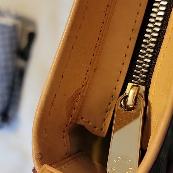 Louis Vuitton Hudson  Crossbody Bag - Picture 7 of 16